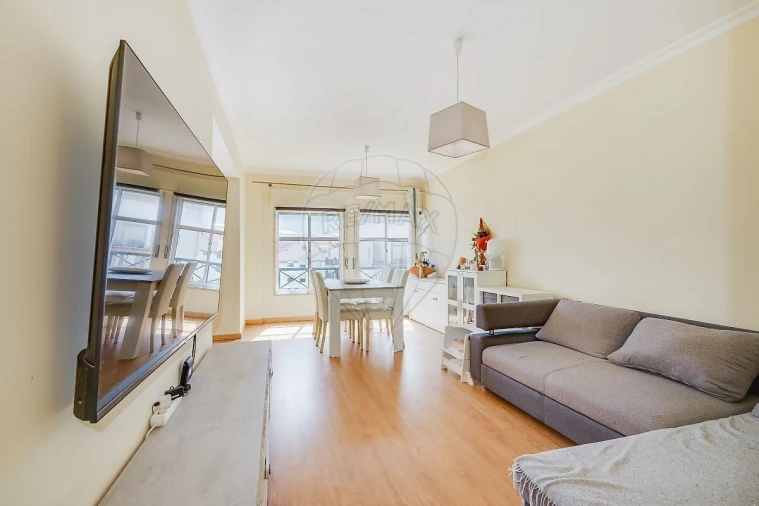 Apartamento T3 para Venda em Algueirão-Mem Martins Foto 2