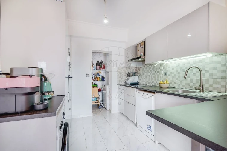 Apartamento T3 para Venda em Algueirão-Mem Martins Foto 6