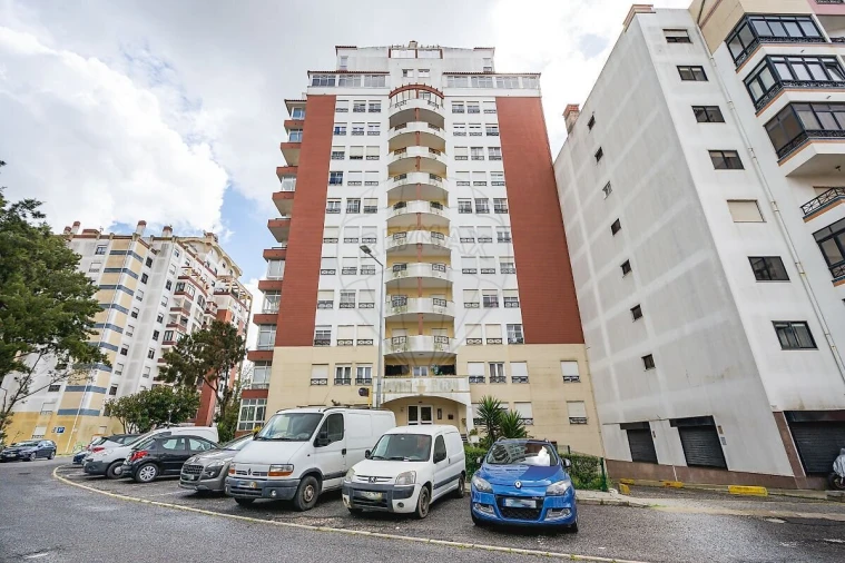 Apartamento T3 para Venda em Algueirão-Mem Martins Foto 27