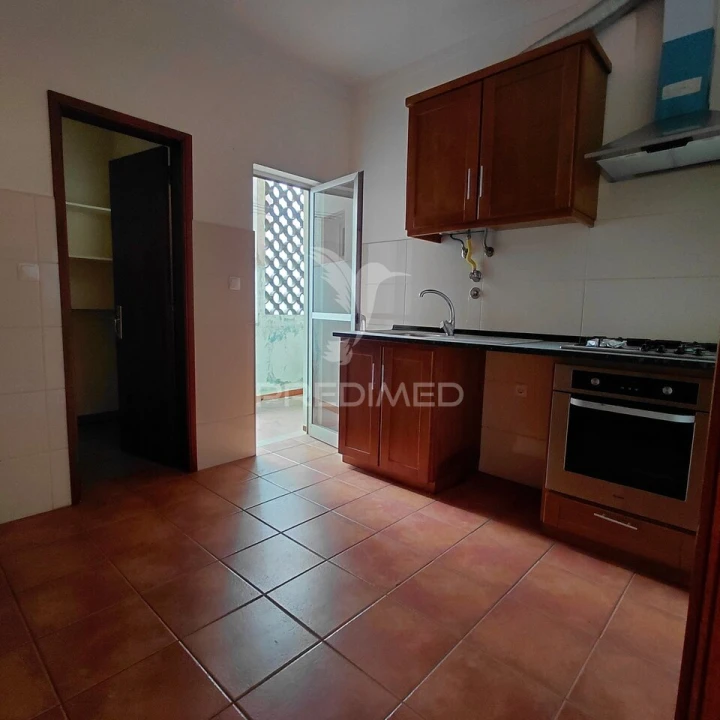 Apartamento T4 para Venda em Sé e São Lourenço Foto 8