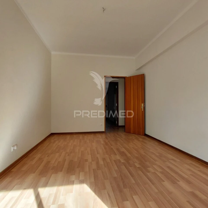 Apartamento T4 para Venda em Sé e São Lourenço Foto 5