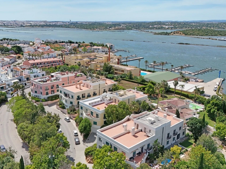Apartamento T2 para Venda em Estômbar e Parchal Foto 51