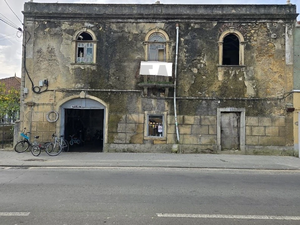 Prédio para Venda em Venda do Pinheiro e Santo Estêvão das Galés Foto 9