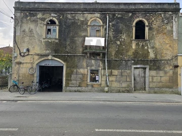 Prédio para Venda em Venda do Pinheiro e Santo Estêvão das Galés