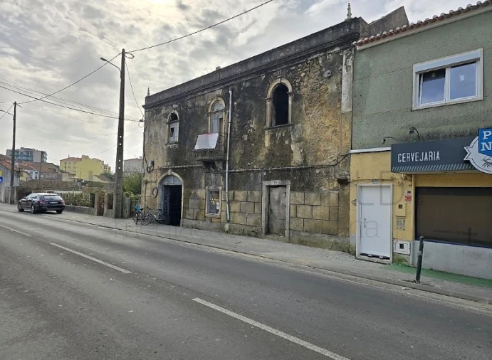 Prédio para Venda em Venda do Pinheiro e Santo Estêvão das Galés Foto 8