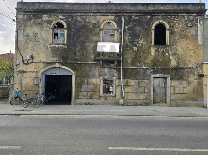 Prédio para Venda em Venda do Pinheiro e Santo Estêvão das Galés Foto 9