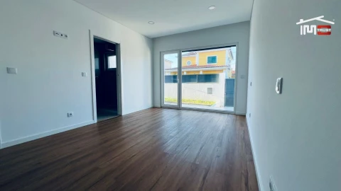 Moradia T5 para Venda em Atalaia e Alto Estanqueiro-Jardia