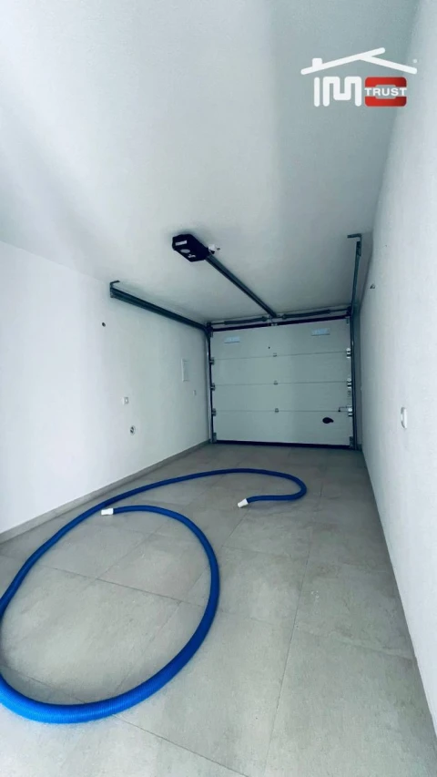 Moradia T5 para Venda em Atalaia e Alto Estanqueiro-Jardia