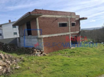 Moradia T3 para Venda em Algoso, Campo de Víboras e Uva
