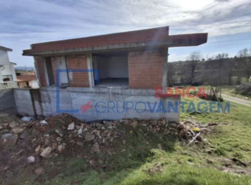 Moradia T3 para Venda em Algoso, Campo de Víboras e Uva