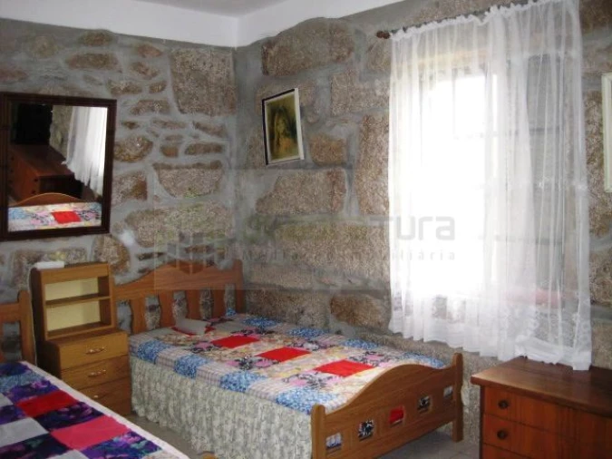 Moradia T3 para Venda em Freixo de Numão Foto 8