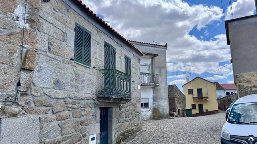 Moradia T3 para Venda em Freixo de Numão Foto 4