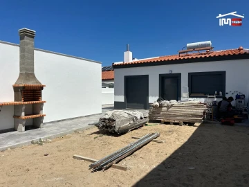 Moradia T5 para Venda em Atalaia e Alto Estanqueiro-Jardia