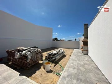 Moradia T5 para Venda em Atalaia e Alto Estanqueiro-Jardia