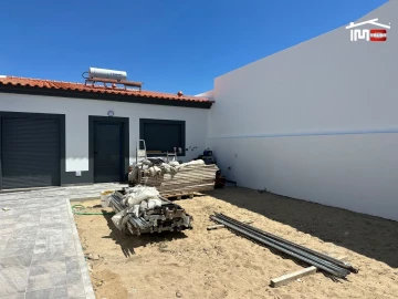 Moradia T5 para Venda em Atalaia e Alto Estanqueiro-Jardia