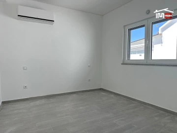 Moradia T5 para Venda em Atalaia e Alto Estanqueiro-Jardia