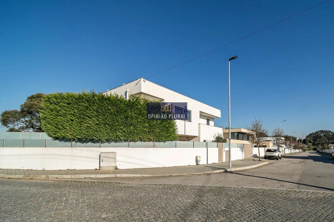 Moradia T4 para Venda em Arcozelo Foto 37
