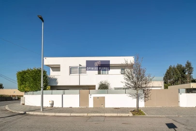 Moradia T4 para Venda em Arcozelo