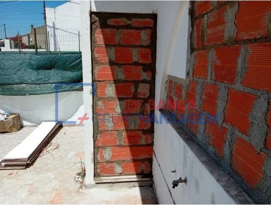 Moradia T3 para Venda em Assunção, Ajuda, Salvador e Santo Ildefonso Foto 4