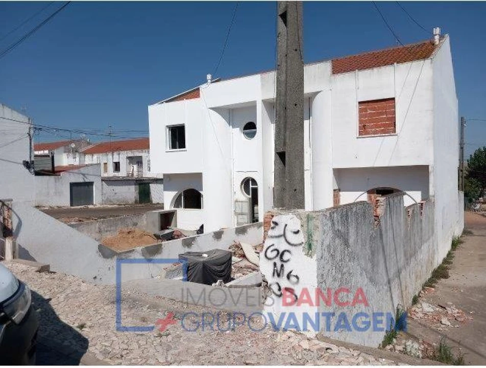 Moradia T3 para Venda em Assunção, Ajuda, Salvador e Santo Ildefonso Foto 6