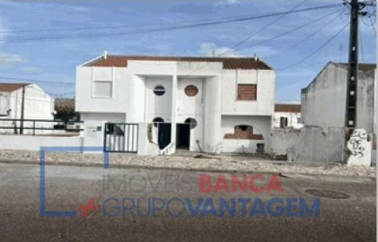 Moradia T3 para Venda em Assunção, Ajuda, Salvador e Santo Ildefonso