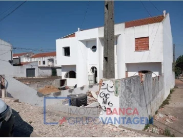 Moradia T3 para Venda em Assunção, Ajuda, Salvador e Santo Ildefonso