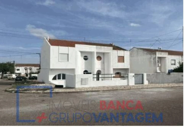 Moradia T3 para Venda em Assunção, Ajuda, Salvador e Santo Ildefonso Foto 2