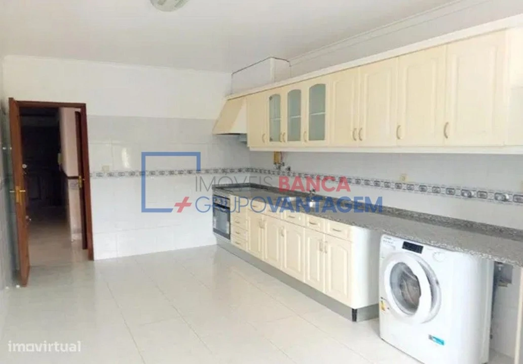Apartamento T1 para Venda em Queluz e Belas Foto 1
