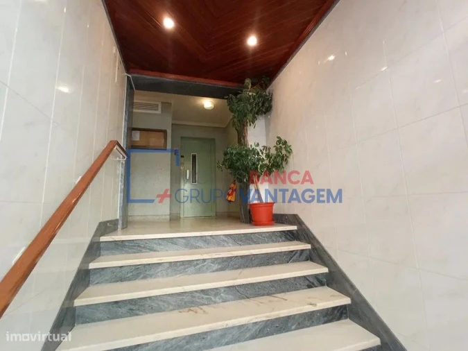 Apartamento T1 para Venda em Queluz e Belas Foto 4
