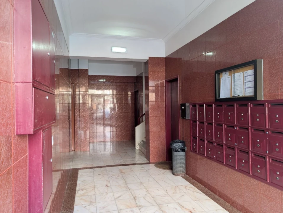 Apartamento T2 para Venda em Cacém e São Marcos Foto 1