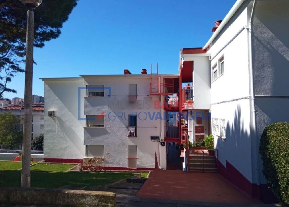 Apartamento T3 para Venda em Queluz e Belas Foto 1