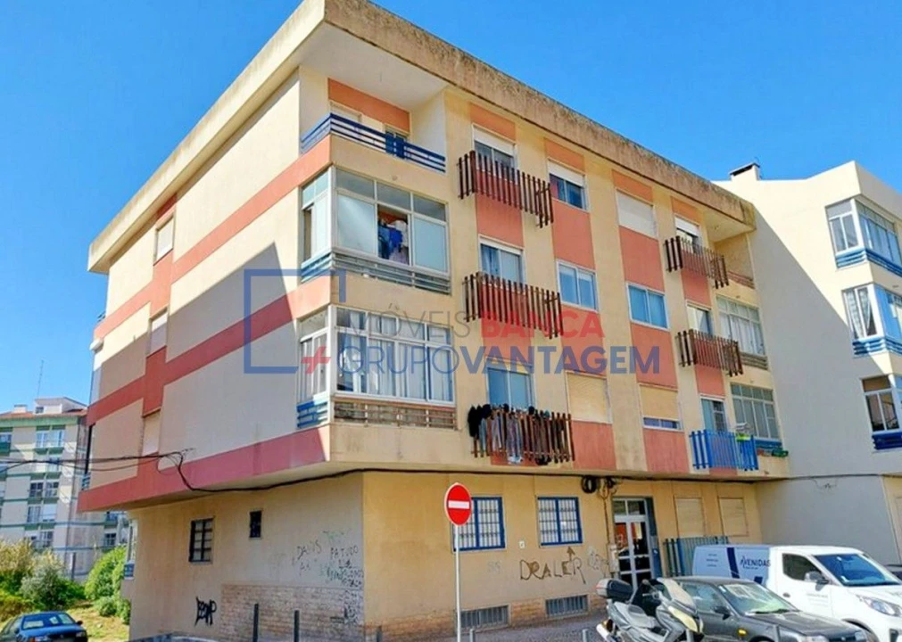 Apartamento T2 para Venda em Agualva e Mira-Sintra Foto 3