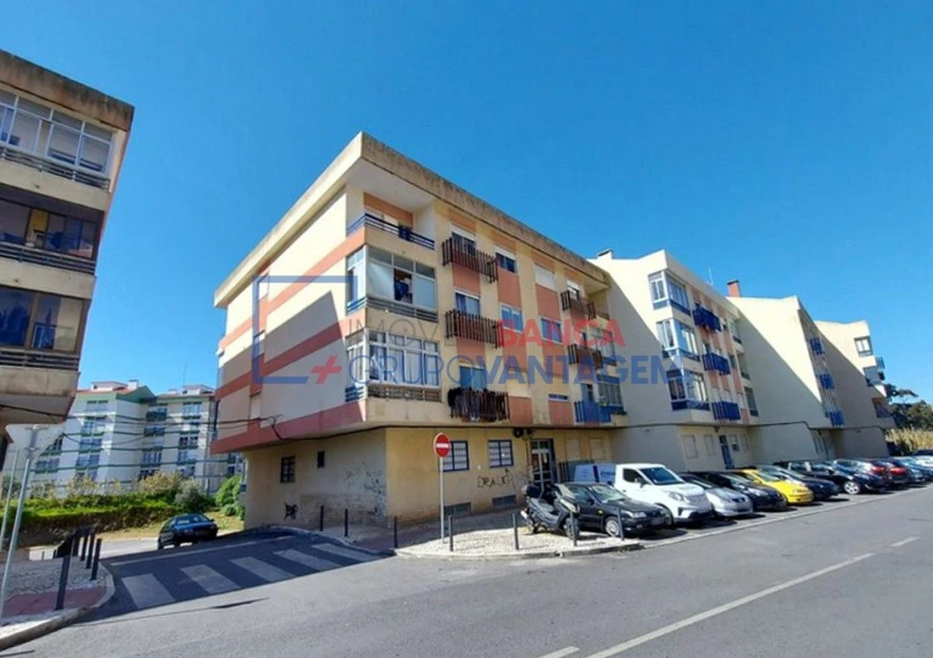 Apartamento T2 para Venda em Agualva e Mira-Sintra Foto 6
