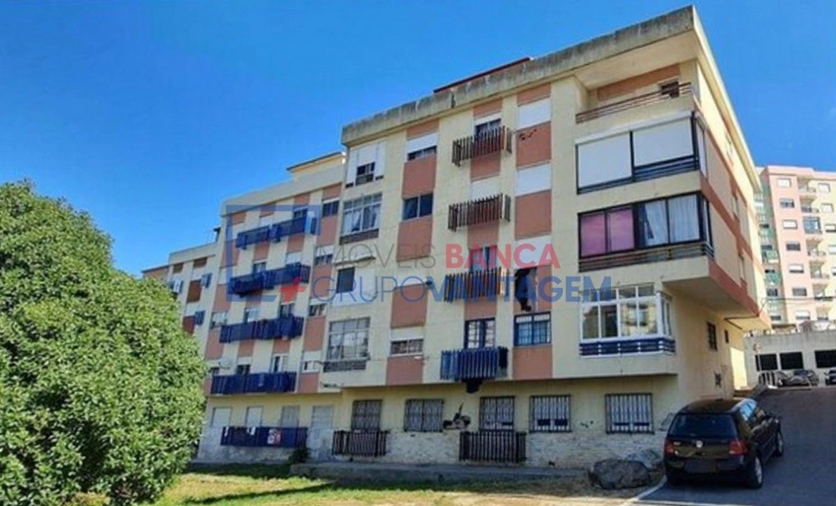 Apartamento T2 para Venda em Agualva e Mira-Sintra Foto 1