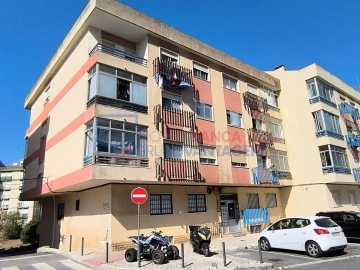 Apartamento T2 para Venda em Agualva e Mira-Sintra