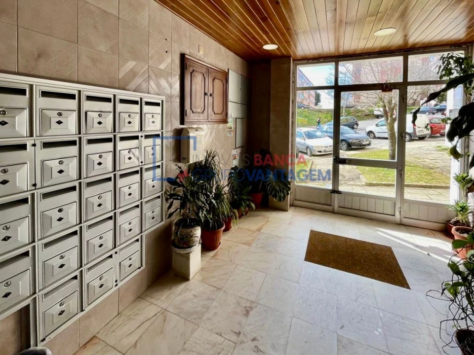 Apartamento T2 para Venda em Agualva e Mira-Sintra Foto 3