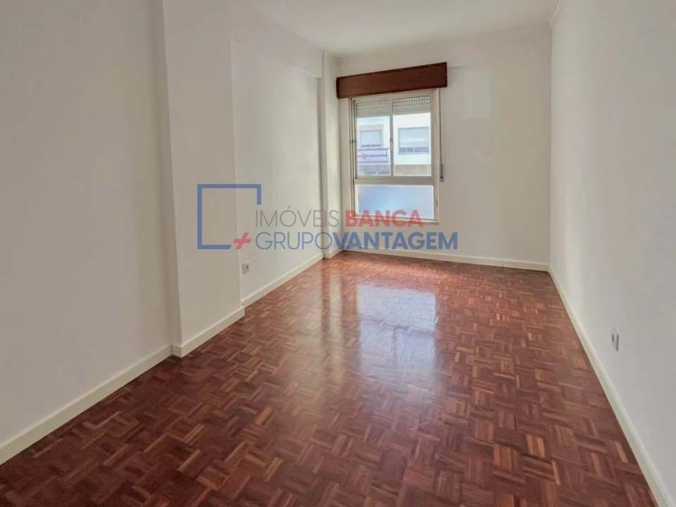 Apartamento T2 para Venda em Agualva e Mira-Sintra Foto 10