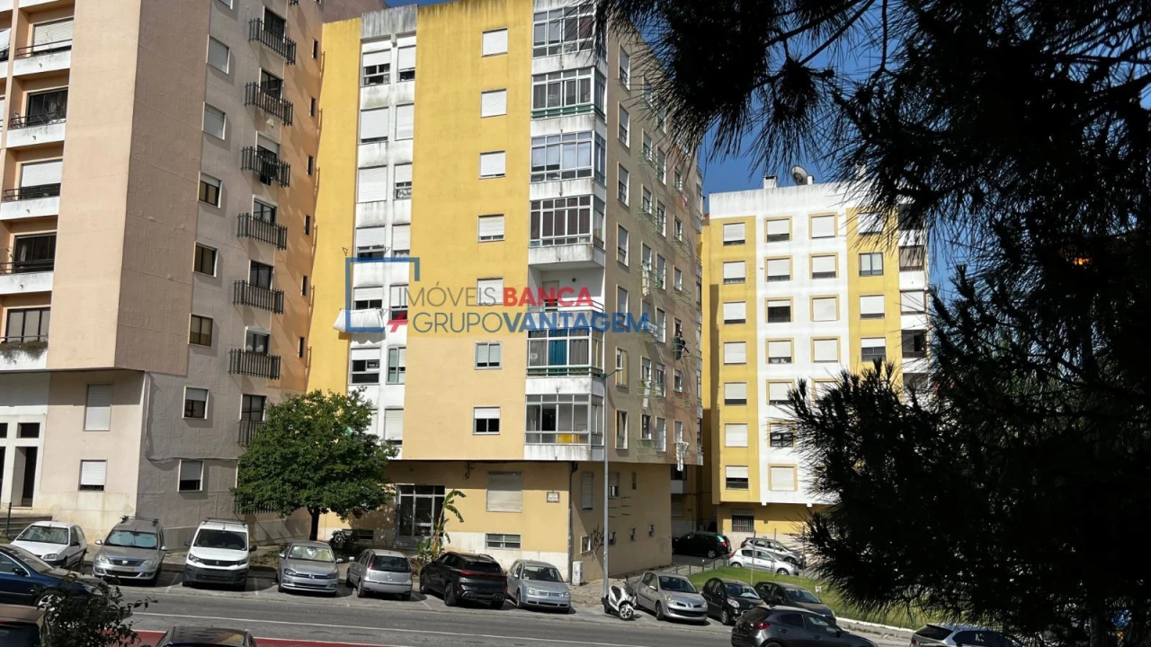 Apartamento T2 para Venda em Agualva e Mira-Sintra Foto 1