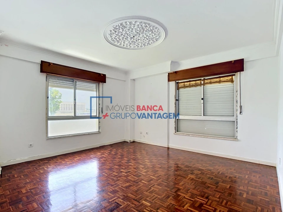 Apartamento T2 para Venda em Agualva e Mira-Sintra Foto 4