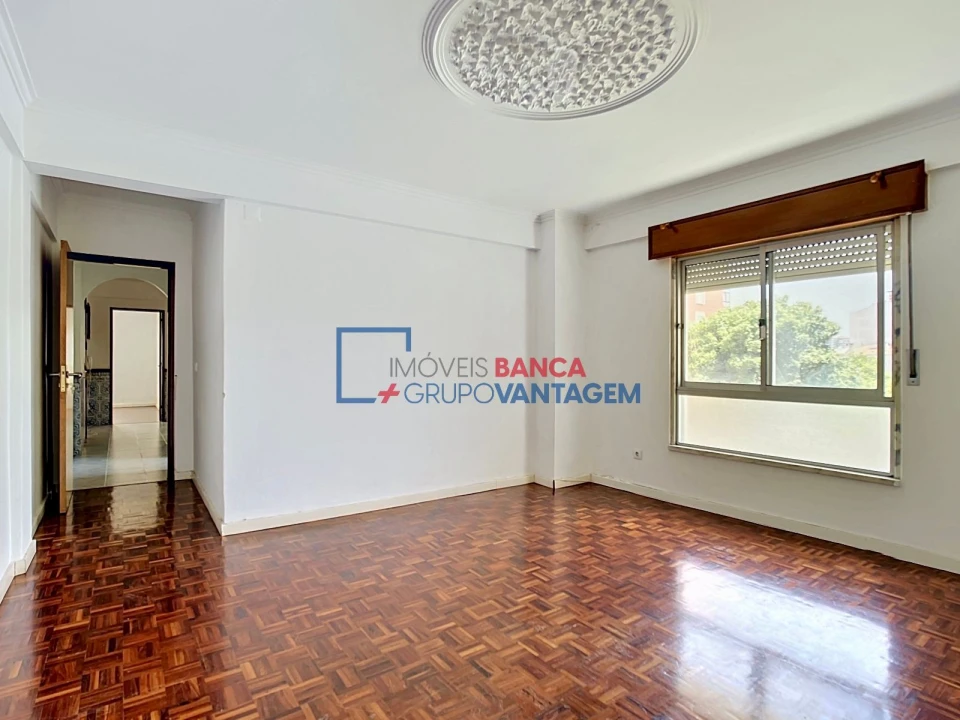 Apartamento T2 para Venda em Agualva e Mira-Sintra Foto 5