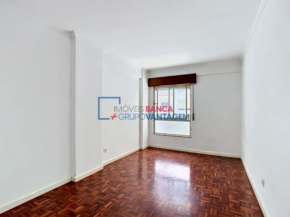 Apartamento T2 para Venda em Agualva e Mira-Sintra Foto 9