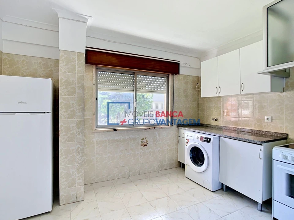 Apartamento T2 para Venda em Agualva e Mira-Sintra Foto 11