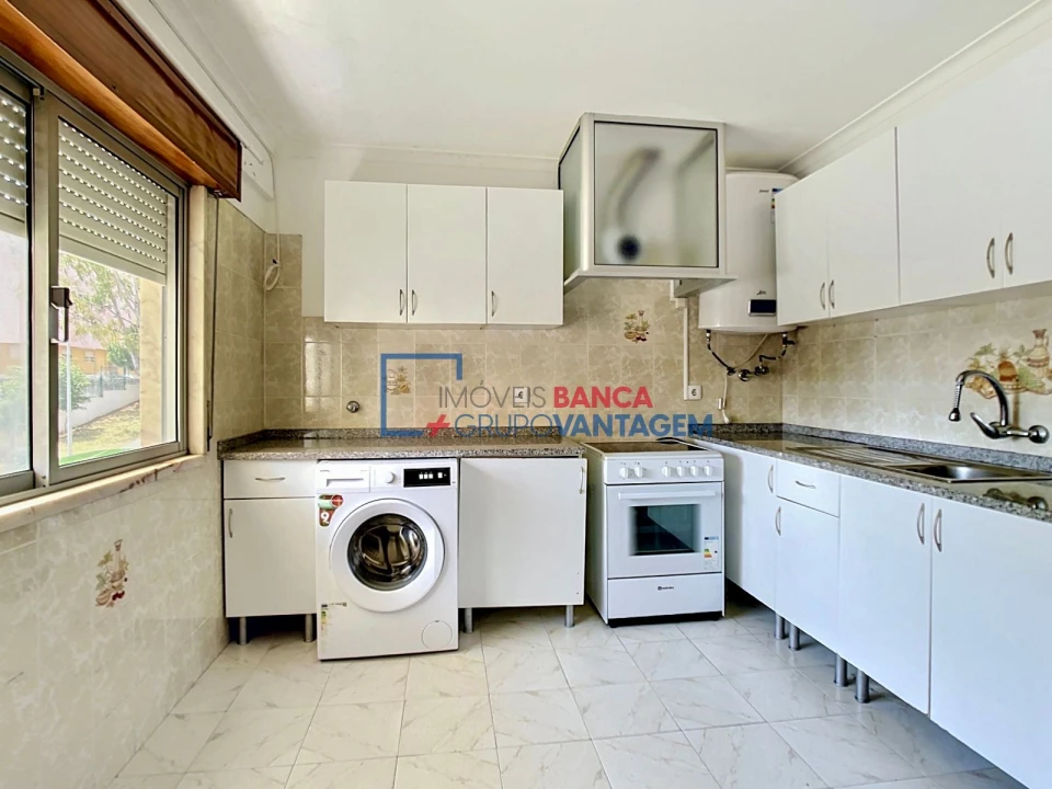 Apartamento T2 para Venda em Agualva e Mira-Sintra Foto 12