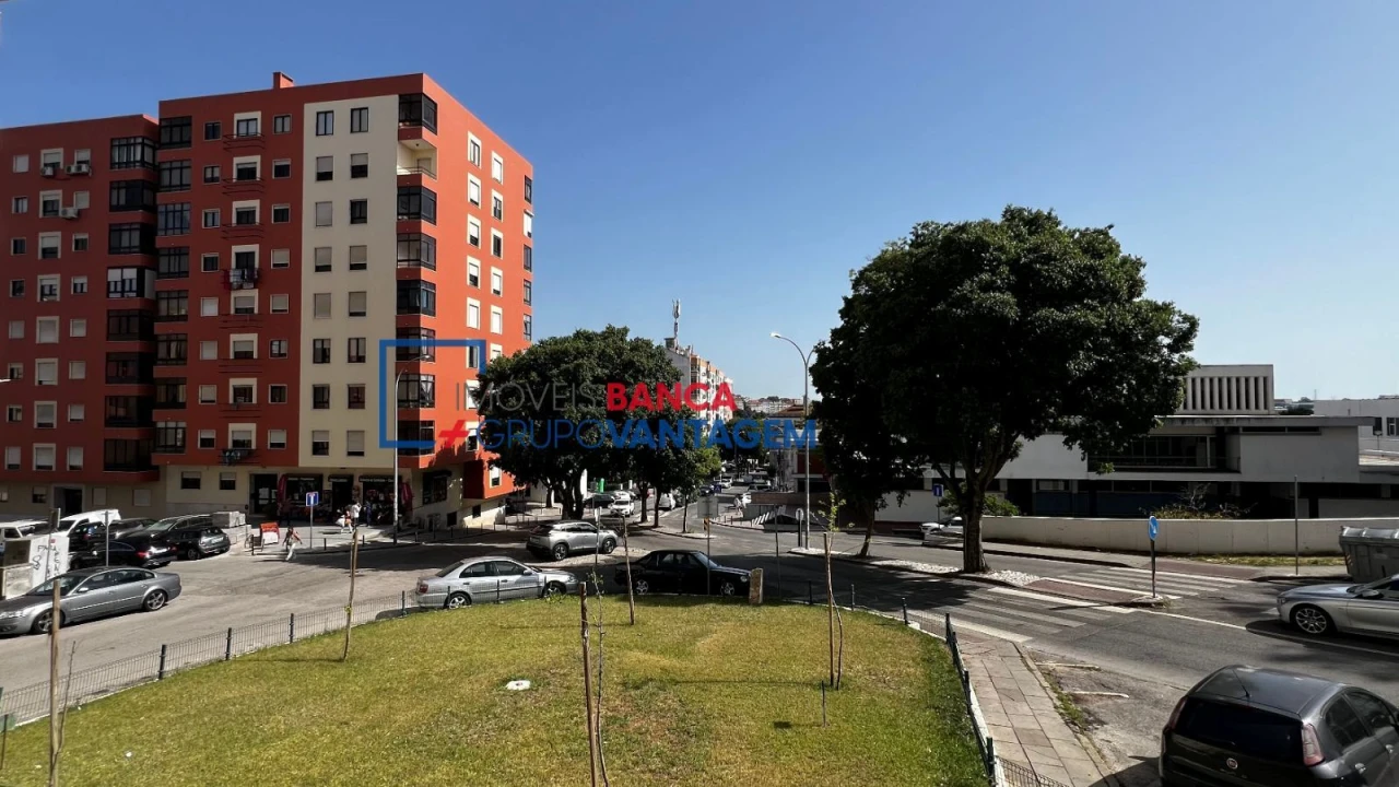 Apartamento T2 para Venda em Agualva e Mira-Sintra Foto 14