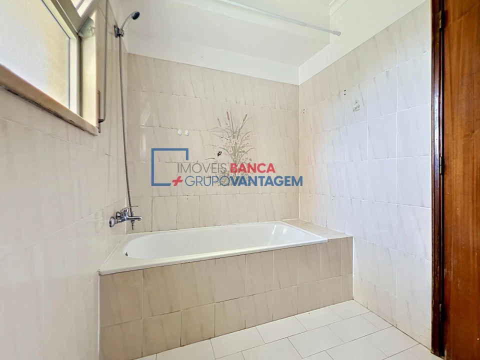 Apartamento T2 para Venda em Agualva e Mira-Sintra Foto 16