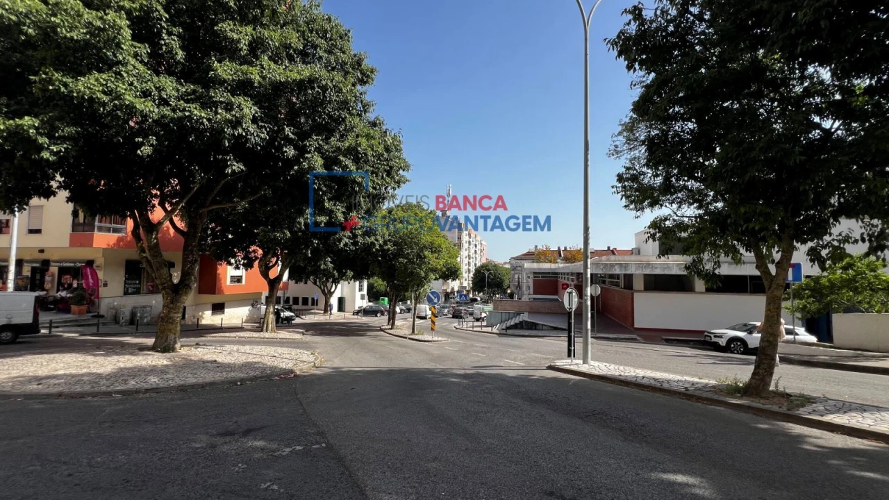 Apartamento T2 para Venda em Agualva e Mira-Sintra Foto 18
