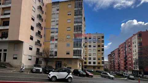 Apartamento T2 para Venda em Agualva e Mira-Sintra