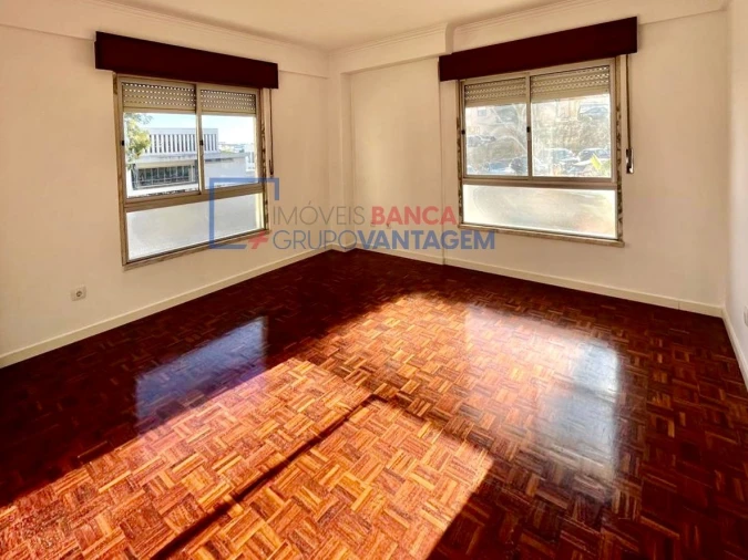Apartamento T2 para Venda em Agualva e Mira-Sintra Foto 5