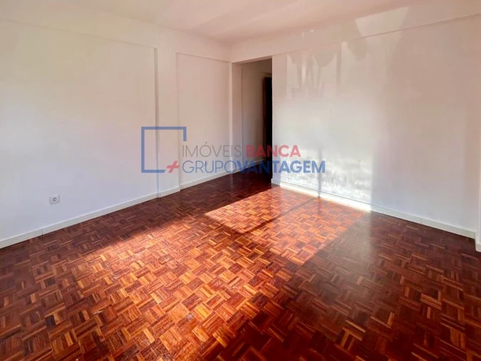 Apartamento T2 para Venda em Agualva e Mira-Sintra Foto 6