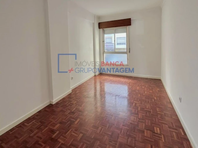 Apartamento T2 para Venda em Agualva e Mira-Sintra Foto 10